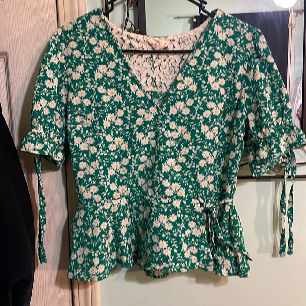Lightly worn women’s blouse